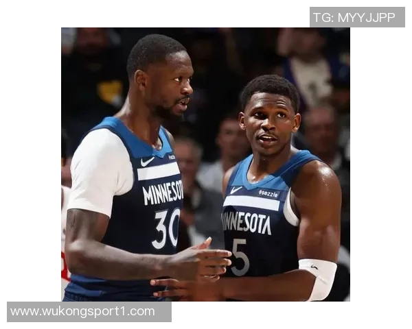 兰德尔赞麦丹在联防中表现突出防守范围广泛堪称优秀护筐者